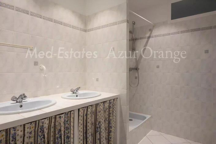 Image No.17-4 Bed House for sale