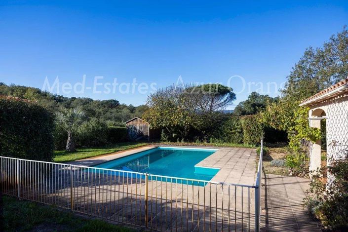 Image No.2-4 Bed House for sale