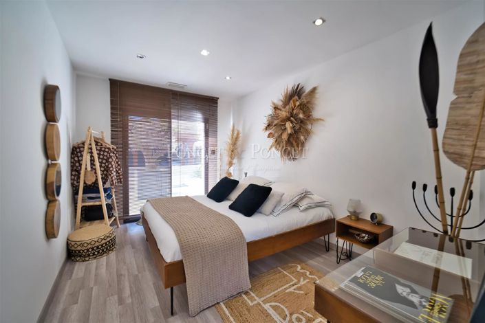 Image No.18-4 Bed House for sale