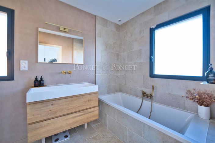 Image No.20-4 Bed House for sale