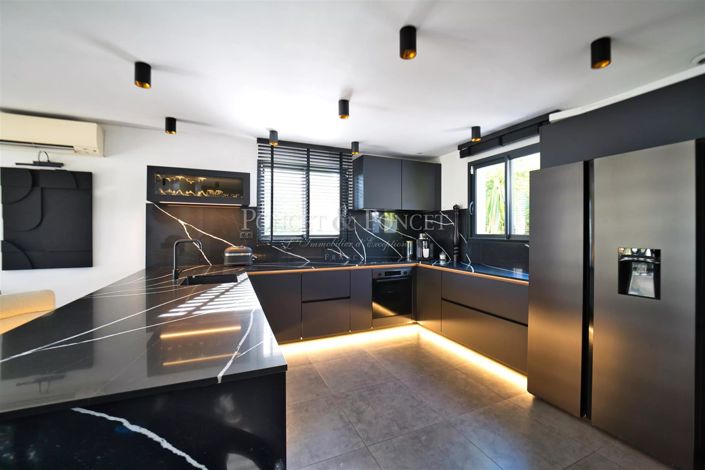 Image No.3-4 Bed House for sale