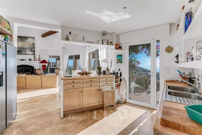 Image No.10-6 Bed House for sale