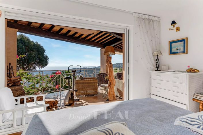 Image No.12-6 Bed House for sale