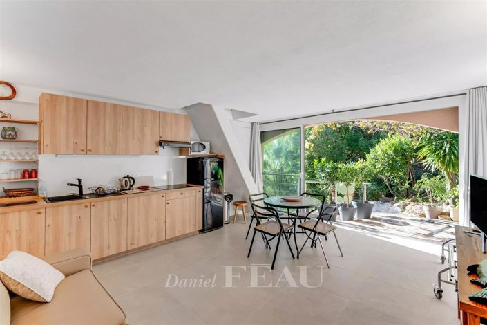 Image No.7-6 Bed House for sale