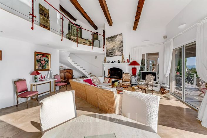 Image No.8-6 Bed House for sale