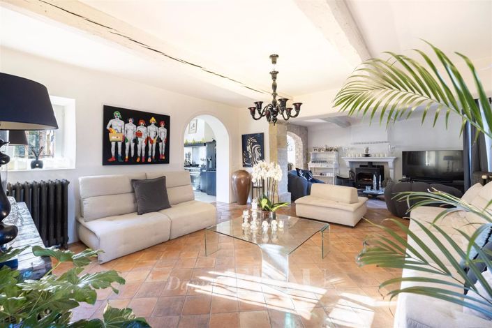 Image No.8-7 Bed House for sale