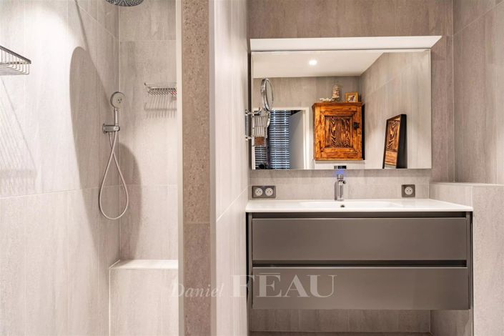 Image No.11-6 Bed House for sale