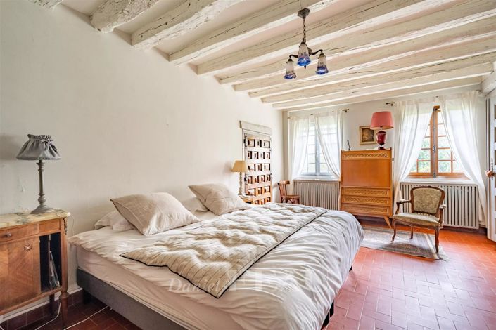 Image No.12-6 Bed House for sale