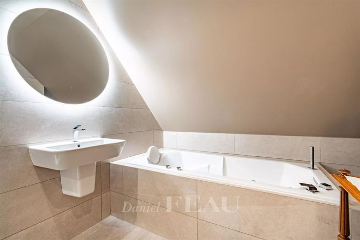 Image No.16-6 Bed House for sale