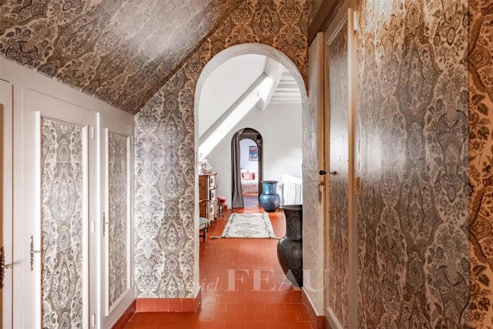 Image No.21-6 Bed House for sale