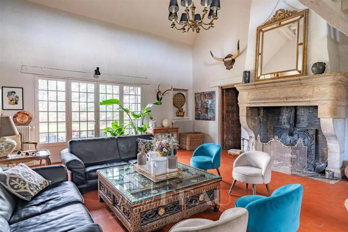 Image No.6-6 Bed House for sale