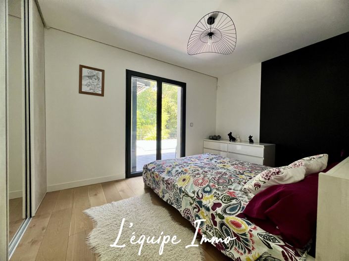 Image No.11-5 Bed House for sale