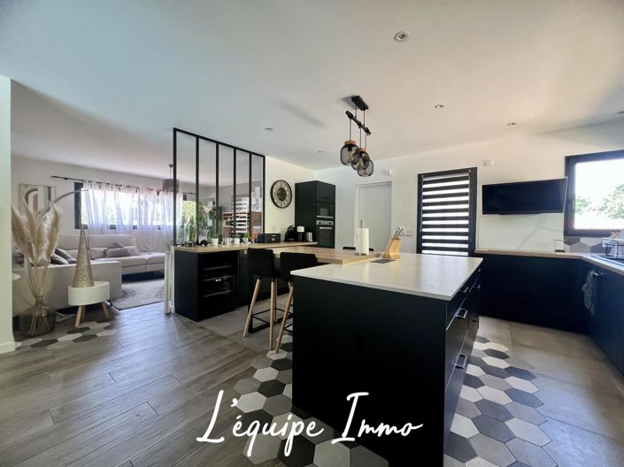 Image No.6-5 Bed House for sale