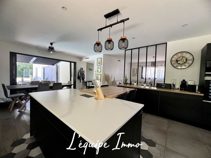 Image No.7-5 Bed House for sale