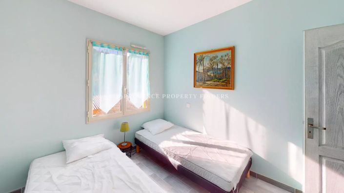 Image No.17-6 Bed House for sale