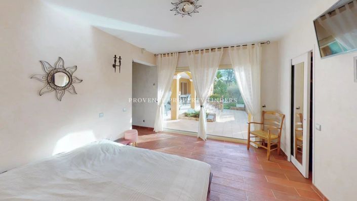 Image No.18-6 Bed House for sale