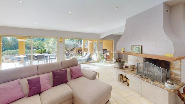 Image No.21-6 Bed House for sale