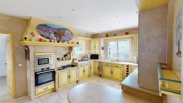 Image No.4-6 Bed House for sale