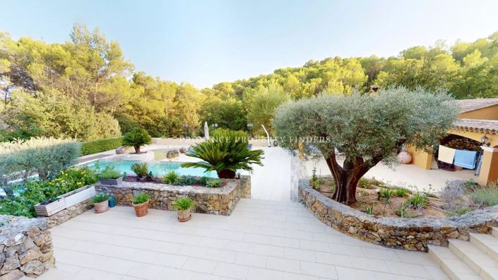 Image No.9-6 Bed House for sale