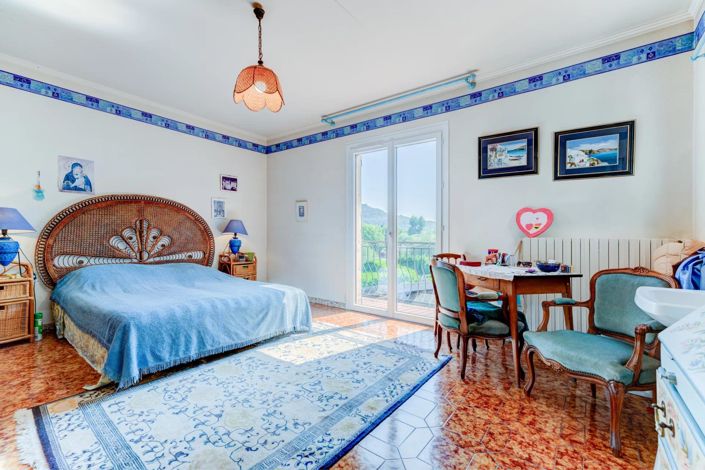 Image No.7-7 Bed House for sale