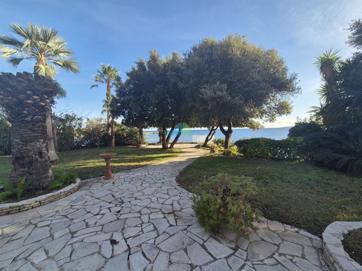 Image No.7-5 Bed House for sale