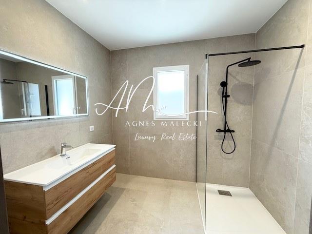 Image No.11-3 Bed House for sale