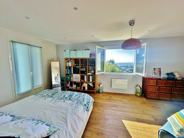 Image No.10-5 Bed House for sale