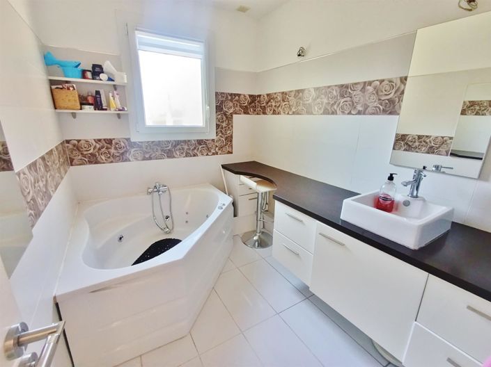 Image No.14-5 Bed House for sale