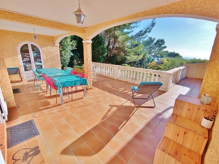 Image No.3-5 Bed House for sale