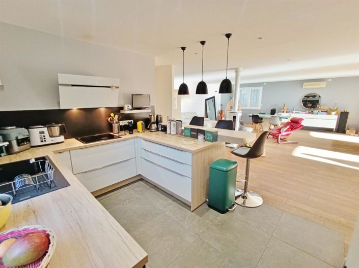 Image No.9-5 Bed House for sale