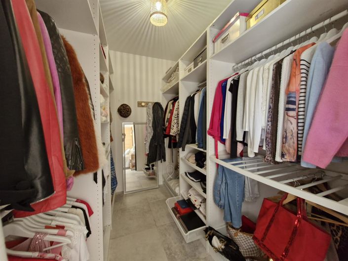 Image No.14-4 Bed House for sale