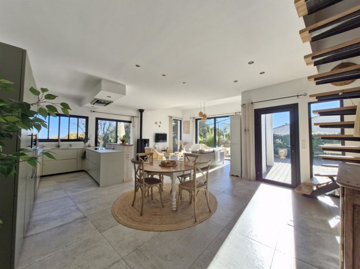 Image No.8-4 Bed House for sale