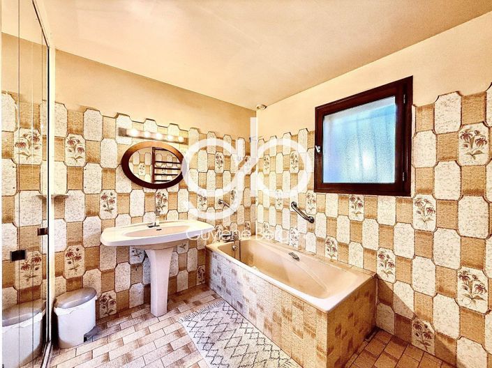 Image No.2-6 Bed House for sale