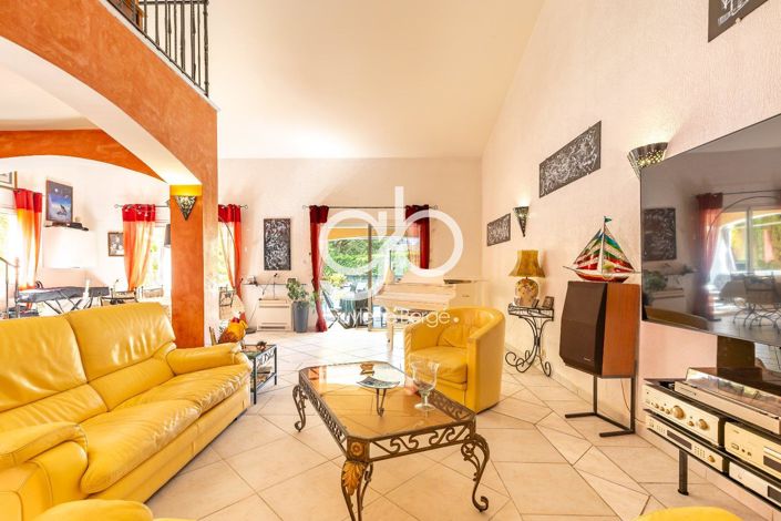 Image No.6-4 Bed House for sale