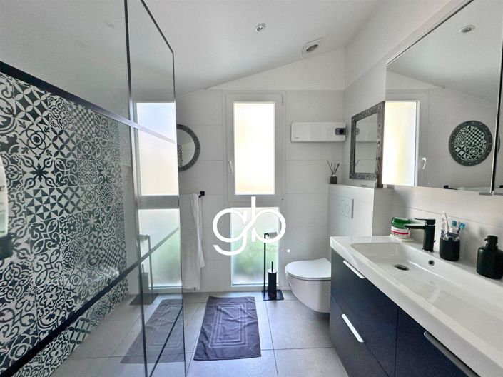 Image No.16-4 Bed House for sale