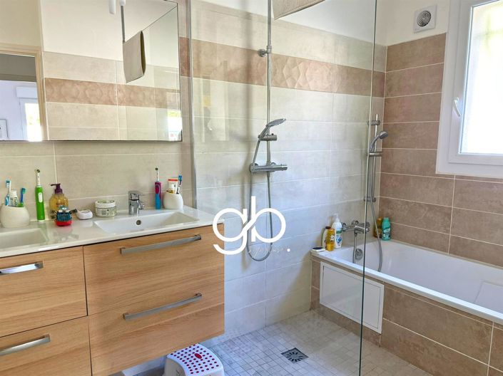 Image No.18-4 Bed House for sale