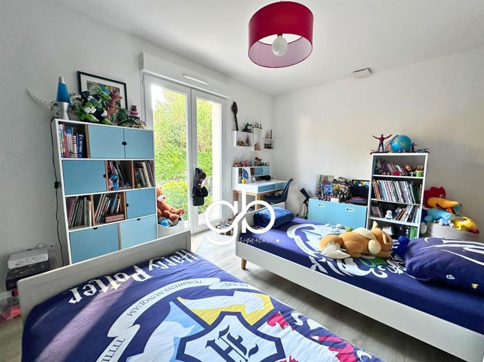 Image No.20-4 Bed House for sale