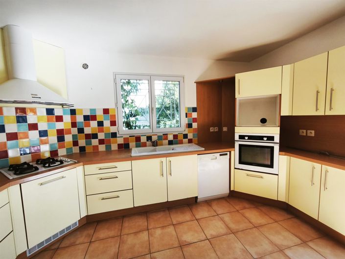 Image No.4-6 Bed House for sale