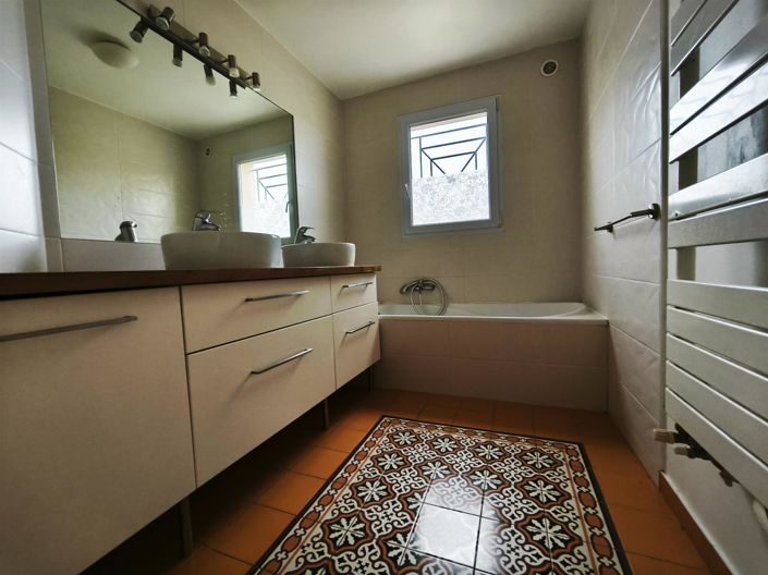 Image No.6-6 Bed House for sale