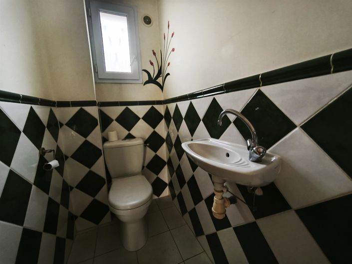 Image No.7-6 Bed House for sale