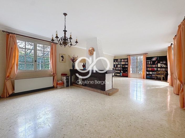 Image No.7-4 Bed House for sale