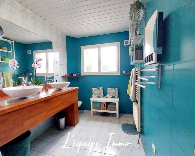 Image No.8-5 Bed House for sale