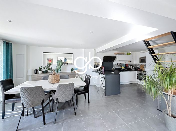 Image No.6-4 Bed House for sale