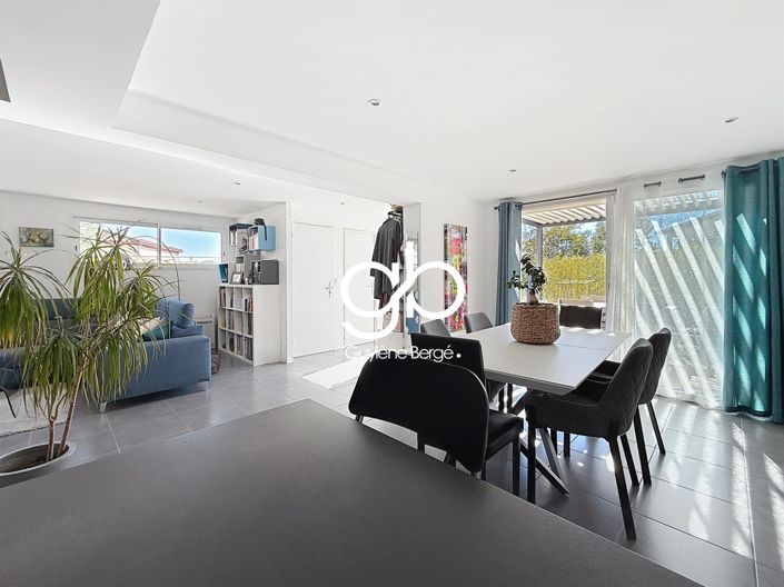 Image No.8-4 Bed House for sale