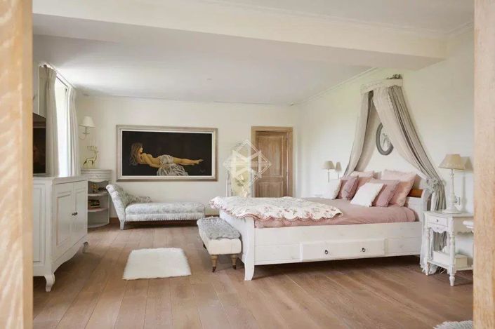 Image No.11-10 Bed House for sale