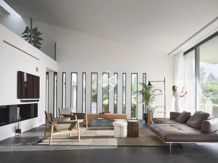 Image No.10-6 Bed House for sale