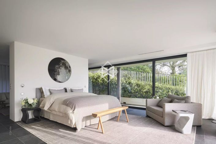 Image No.12-6 Bed House for sale