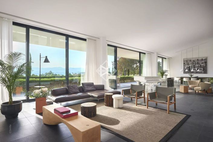 Image No.6-6 Bed House for sale