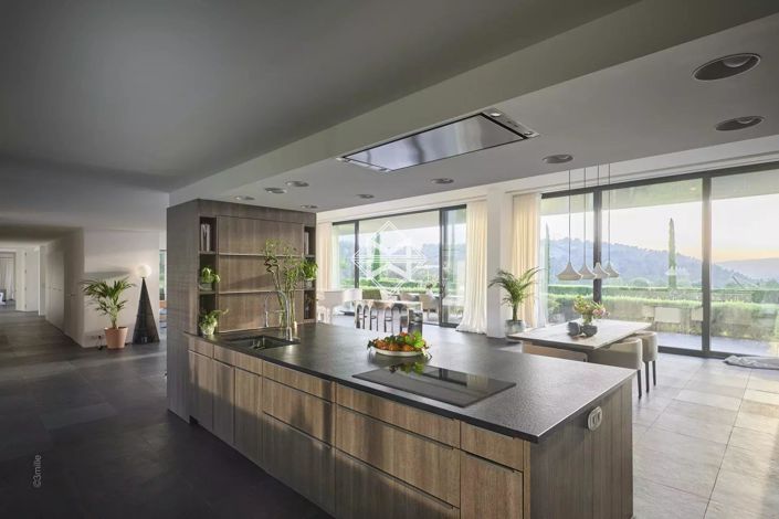 Image No.9-6 Bed House for sale