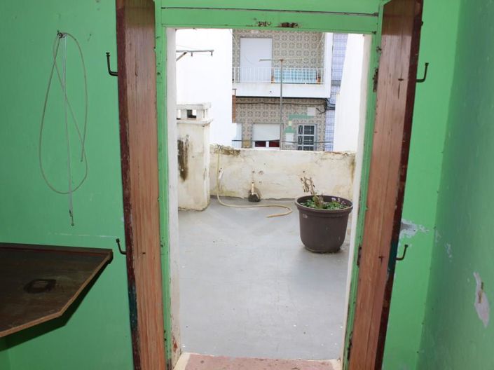 Image No.18-2 Bed House for sale